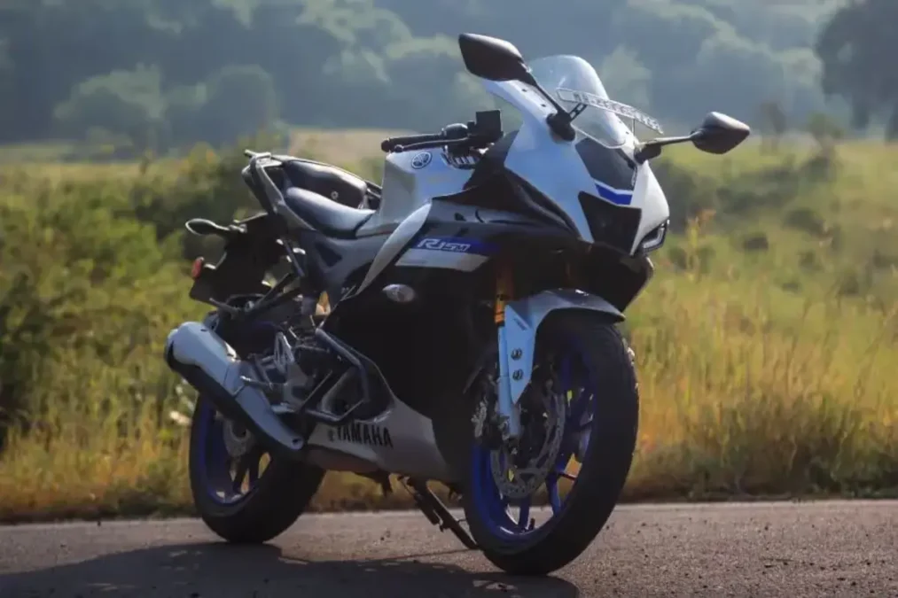 Yamaha R15 V4 Review – Price, Specs, Mileage & Features in 2025